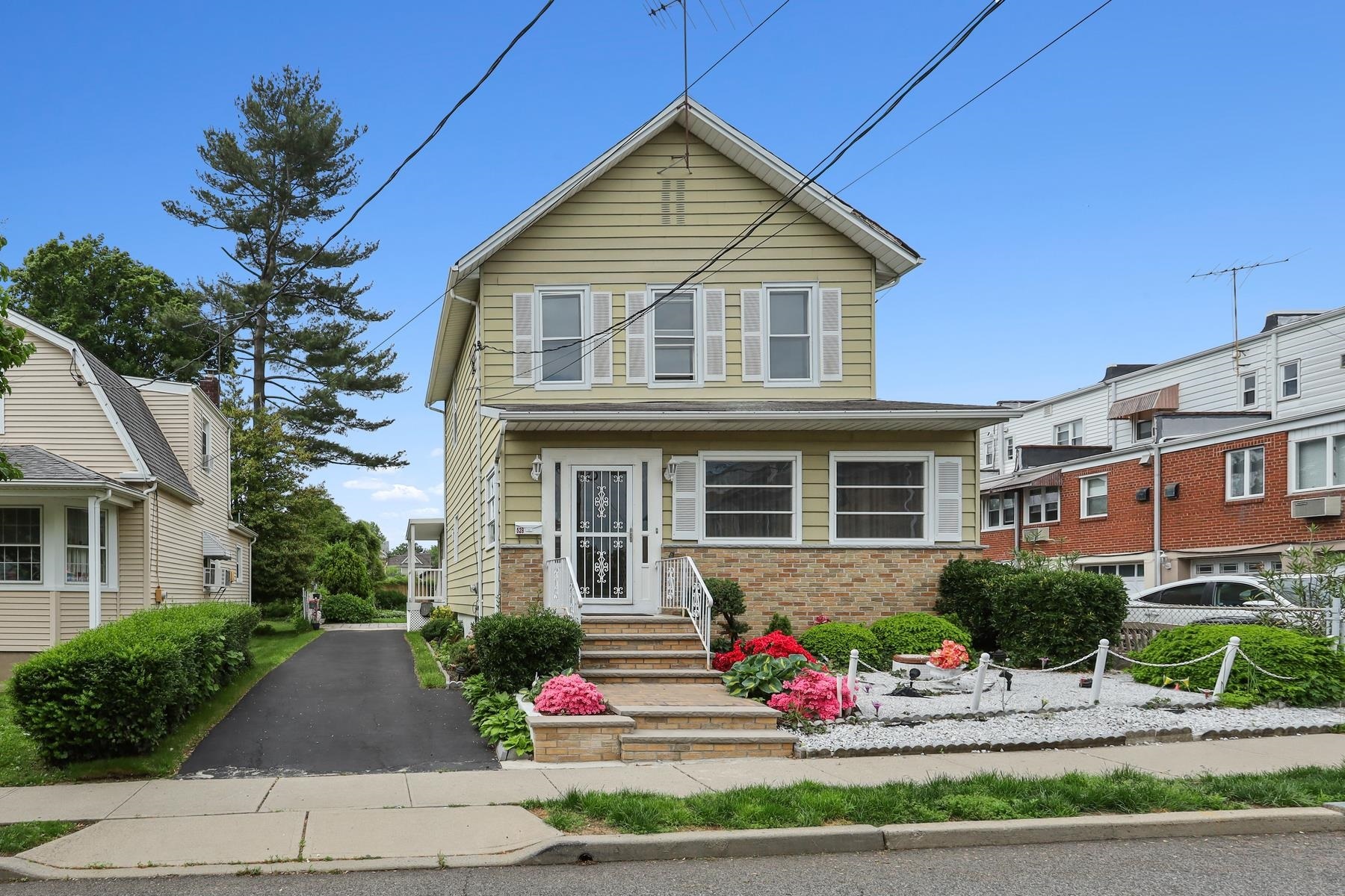 Property Photo:  528 Ryerson Ave  NJ 07075 