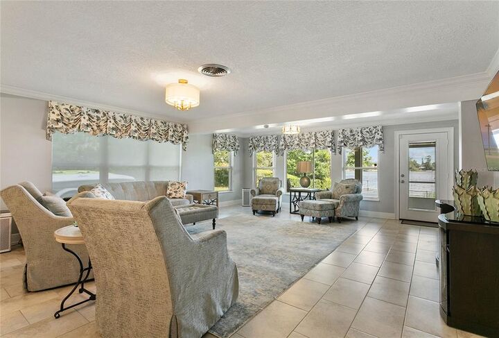 Property Photo: 4038 Shorecrest Drive FL 32804