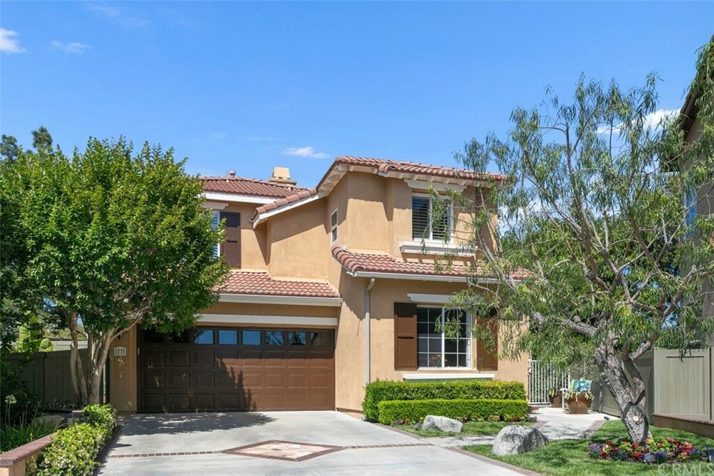 Property Photo:  27 Halcyon Lane  CA 92656 