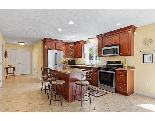 Property Photo: 5 Chisholm Way MA 01887