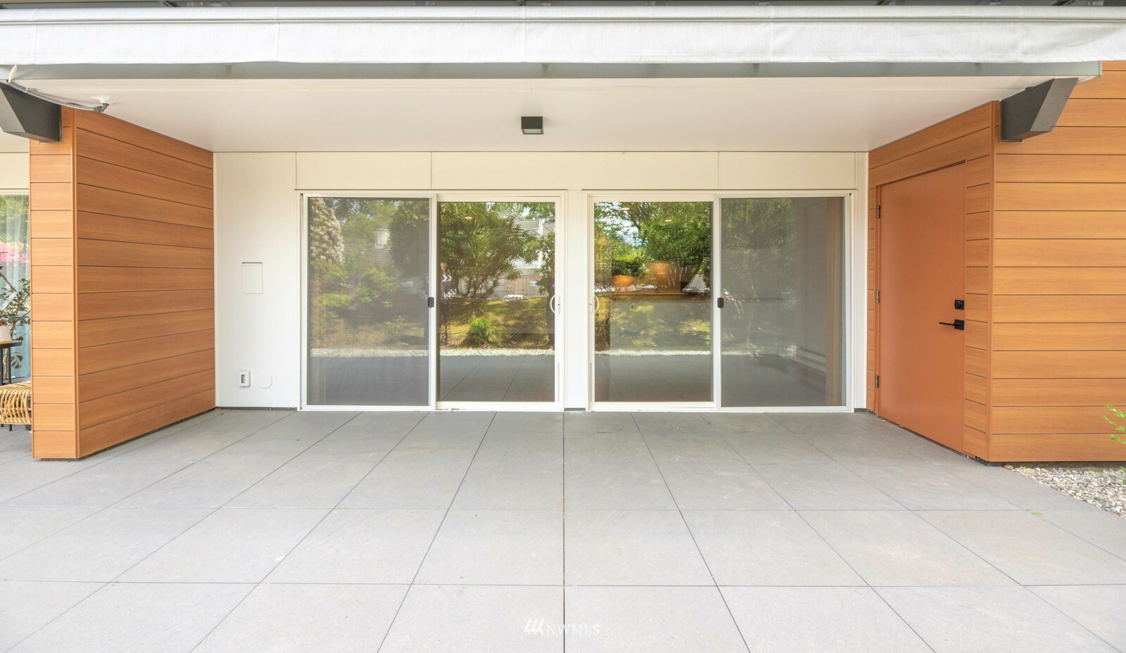 Property Photo:  2501 Canterbury Lane E 122  WA 98112 