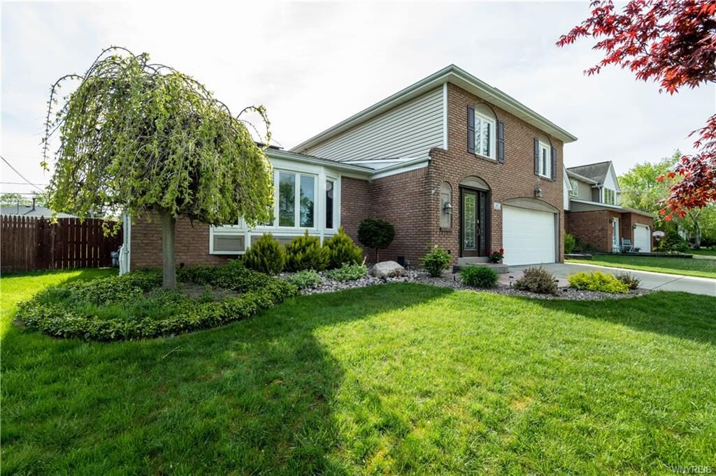 Property Photo:  167 Shetland Drive  NY 14221 