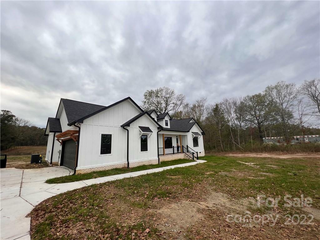 Property Photo:  5117 Tom Starnes Road 31  NC 28173 