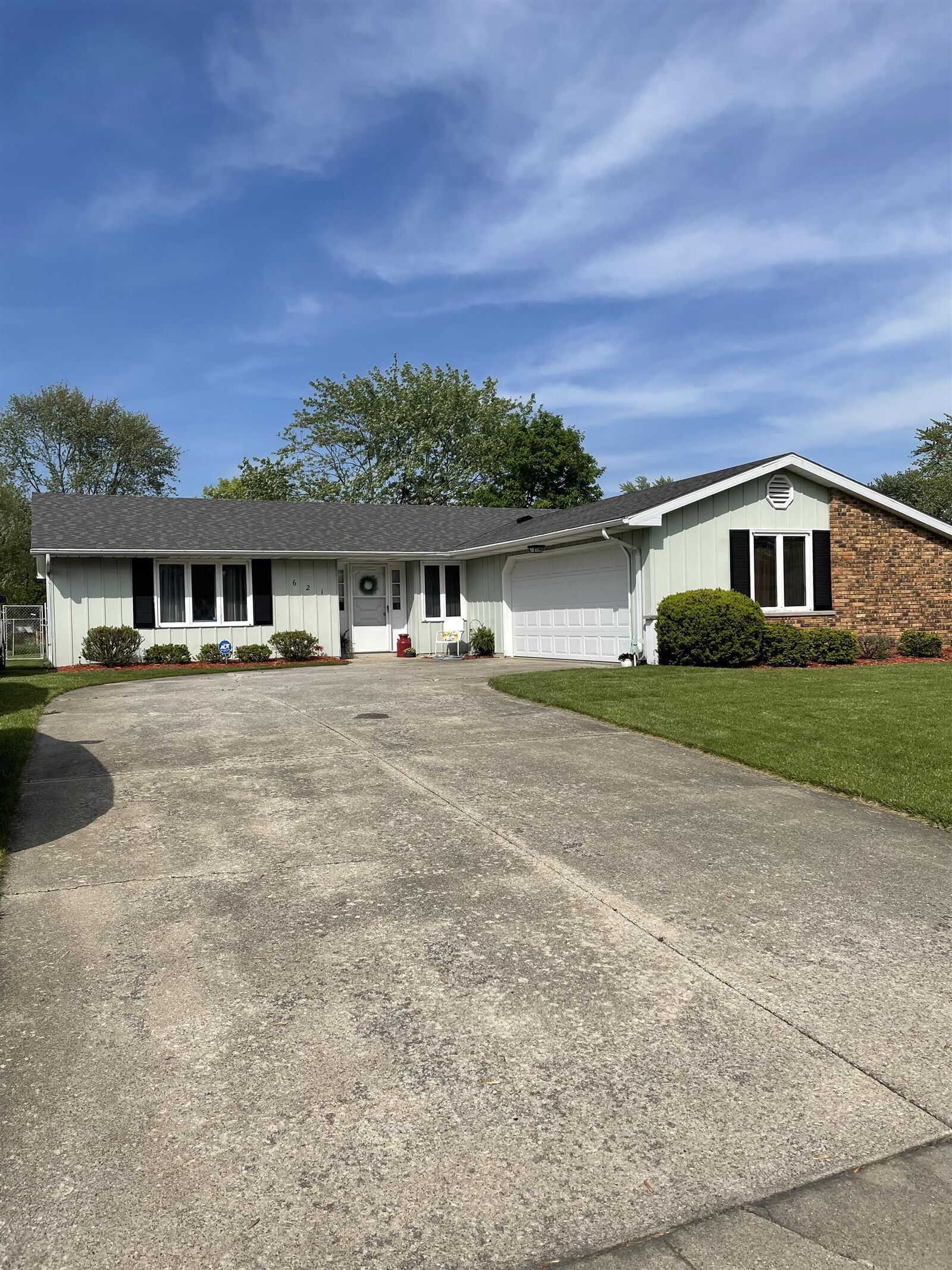 Property Photo: 621 W Columbia Parkway IN 46725