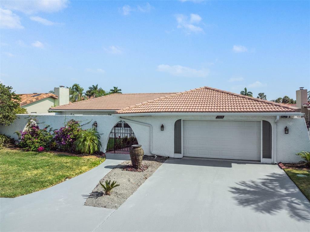 Property Photo:  3308 Floramar Terrace  FL 34652 