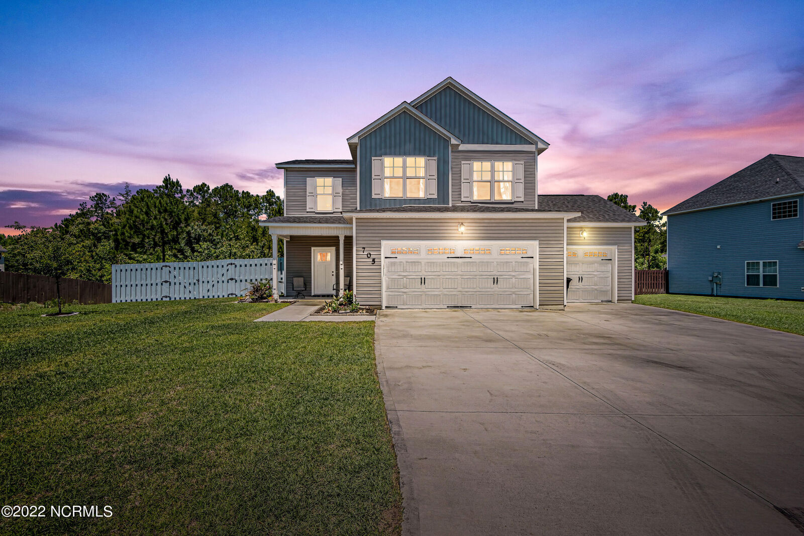 Property Photo:  705 Bayboro Court  NC 28445 