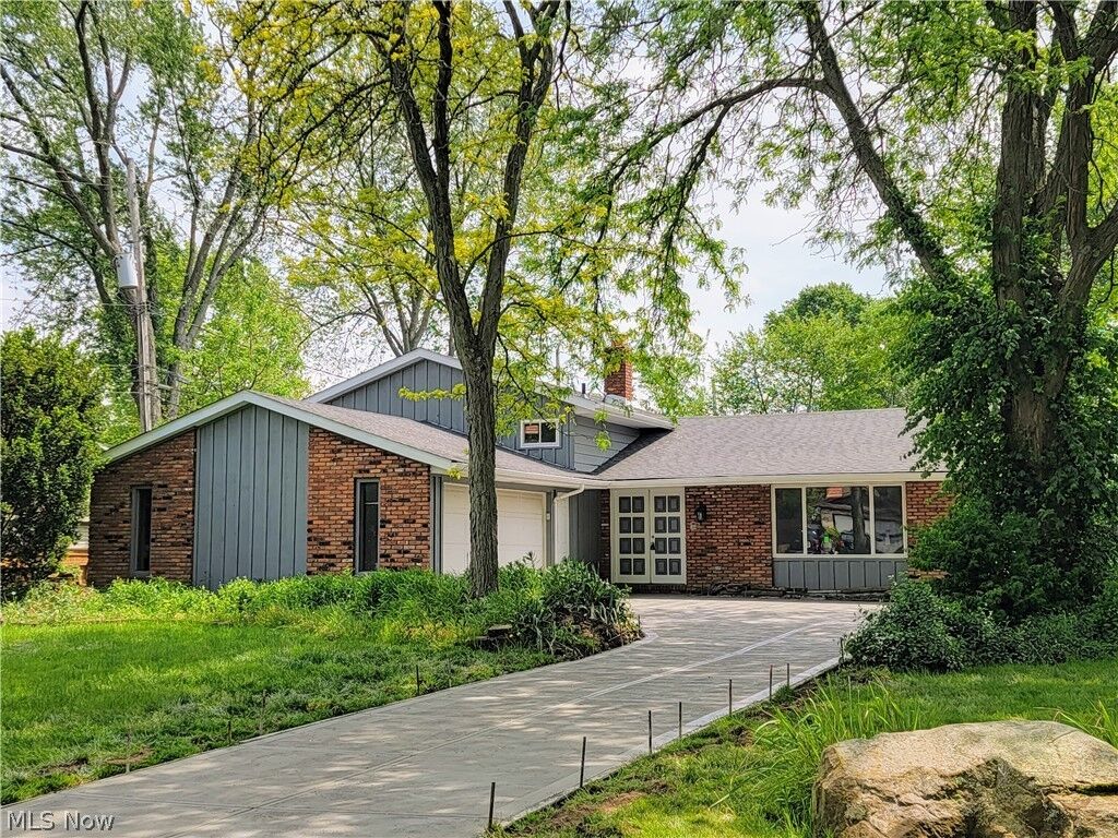 Property Photo: 30861 North Court OH 44070