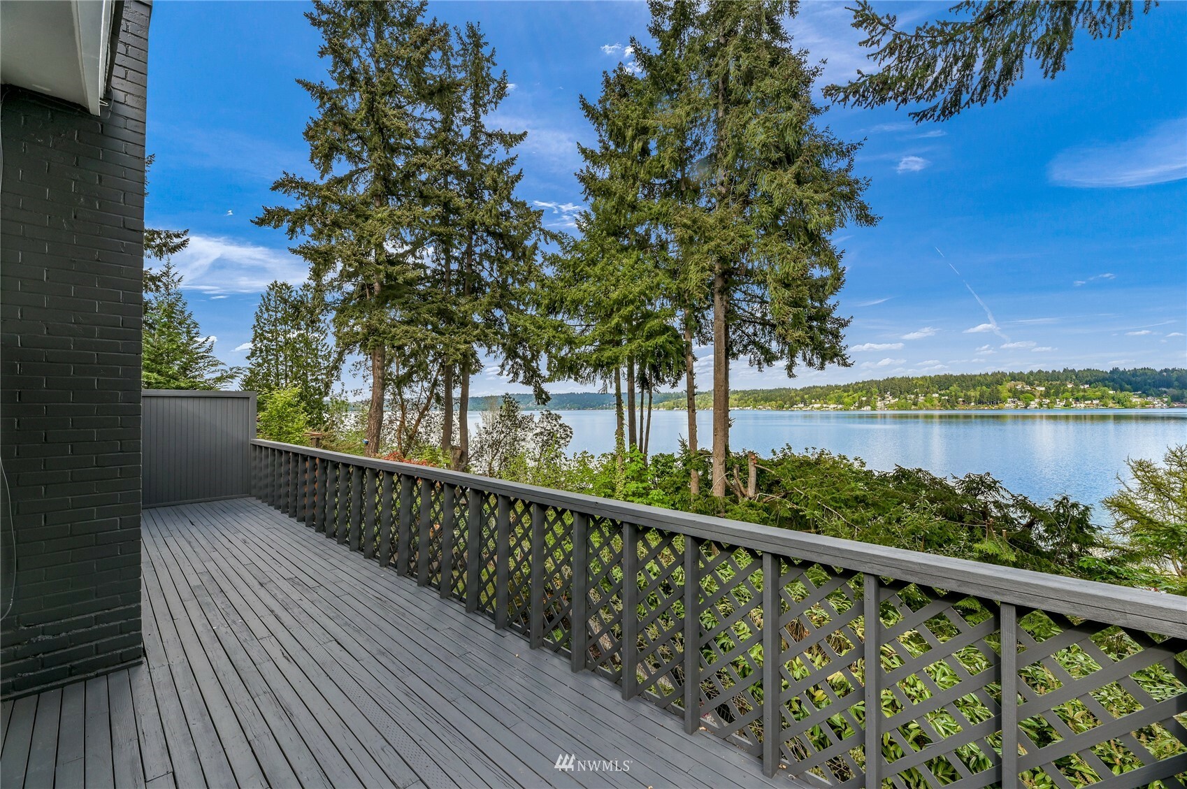 Property Photo:  2432 W Lake Sammamish Parkway SE  WA 98008 