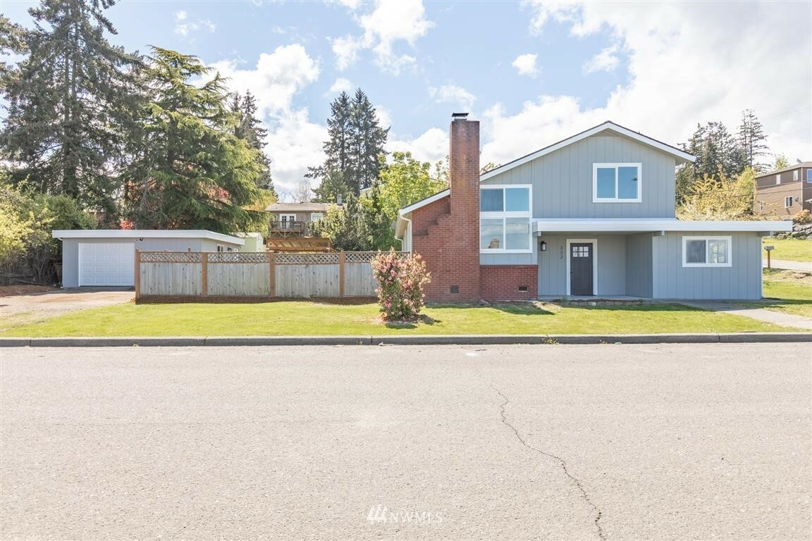 Property Photo:  332 E Viewcrest Avenue  WA 98362 