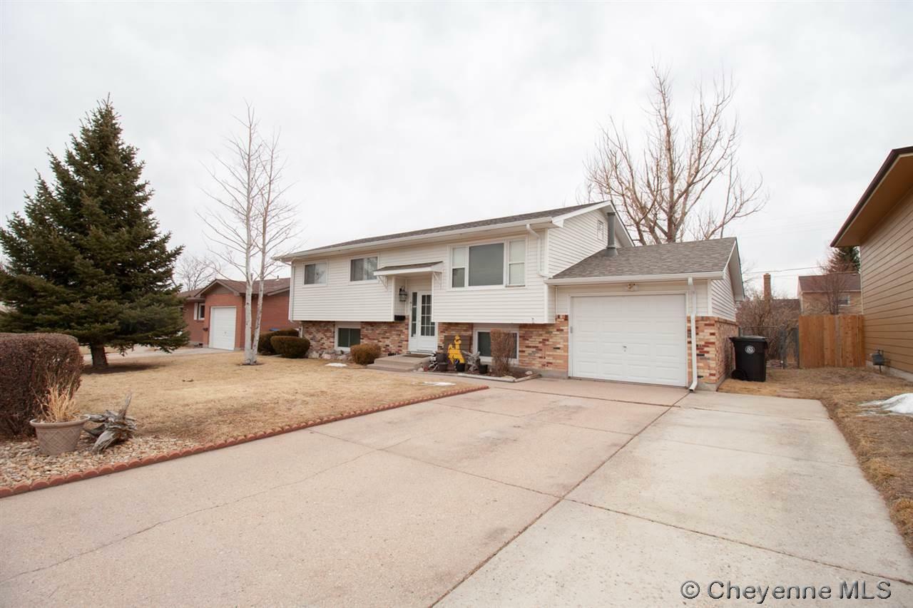 615 Montclair Dr  Cheyenne WY 82009 photo