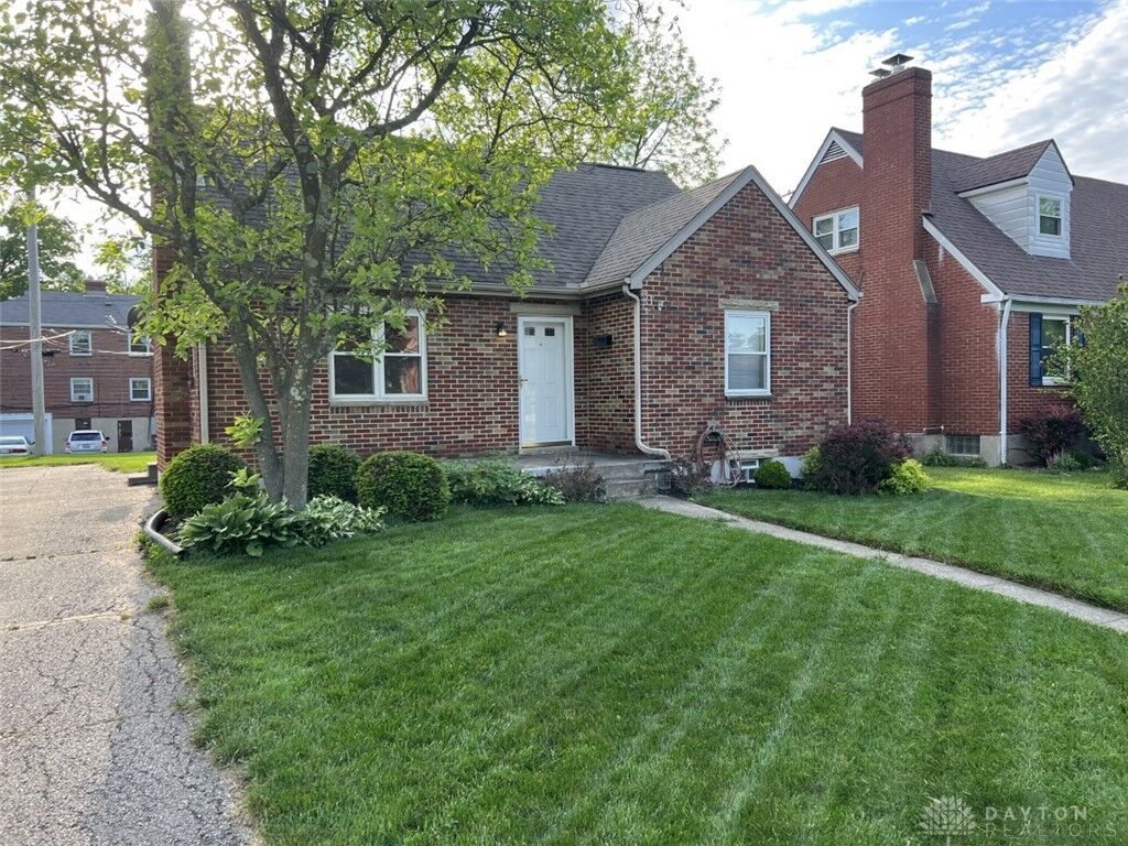 Property Photo: 523 Shadowlawn Avenue OH 45419
