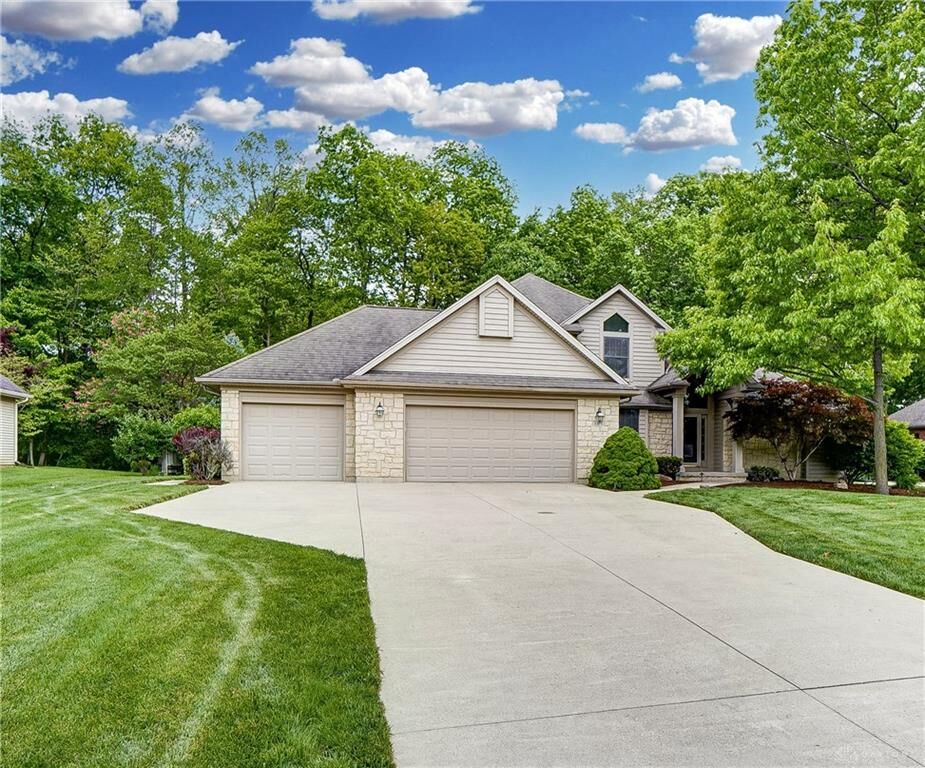 Property Photo: 2375 Worthington Drive OH 45373
