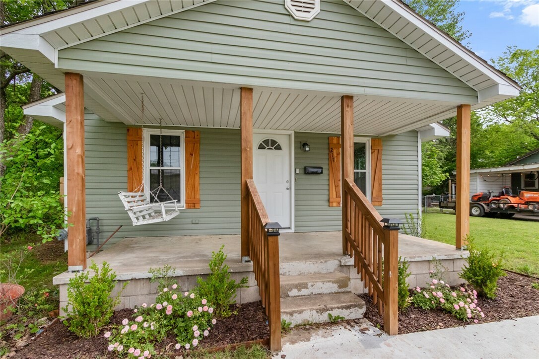 Property Photo:  217 Cleveland Street  AR 72764 