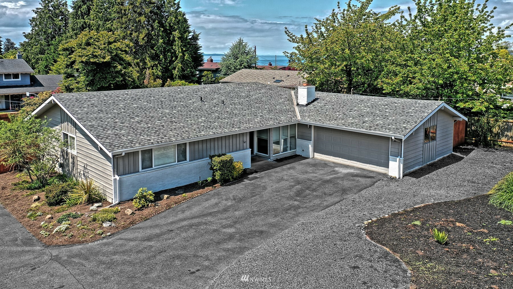 Property Photo:  1333 9th Avenue N  WA 98020 