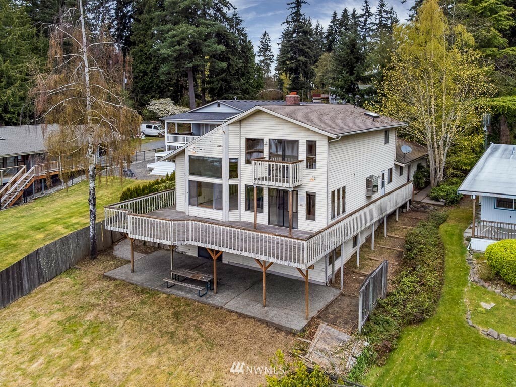 Property Photo:  1430 N Lake Stickney Drive  WA 98087 