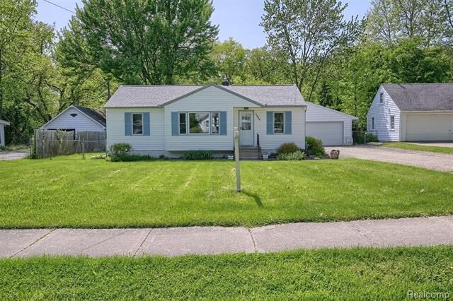 Property Photo: 2369 Walnut Road MI 48326