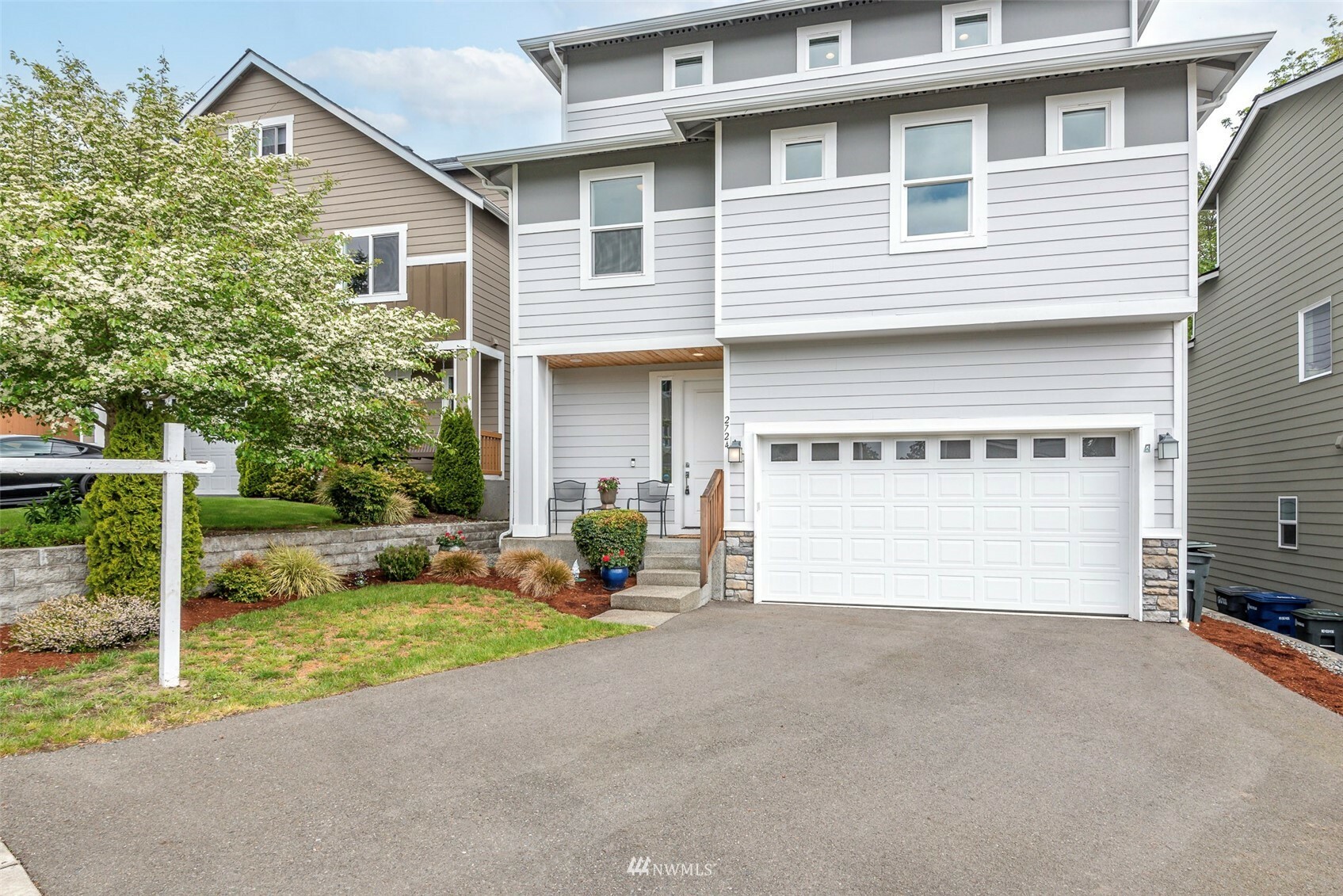 Property Photo:  2724 S 124th Lane  WA 98168 