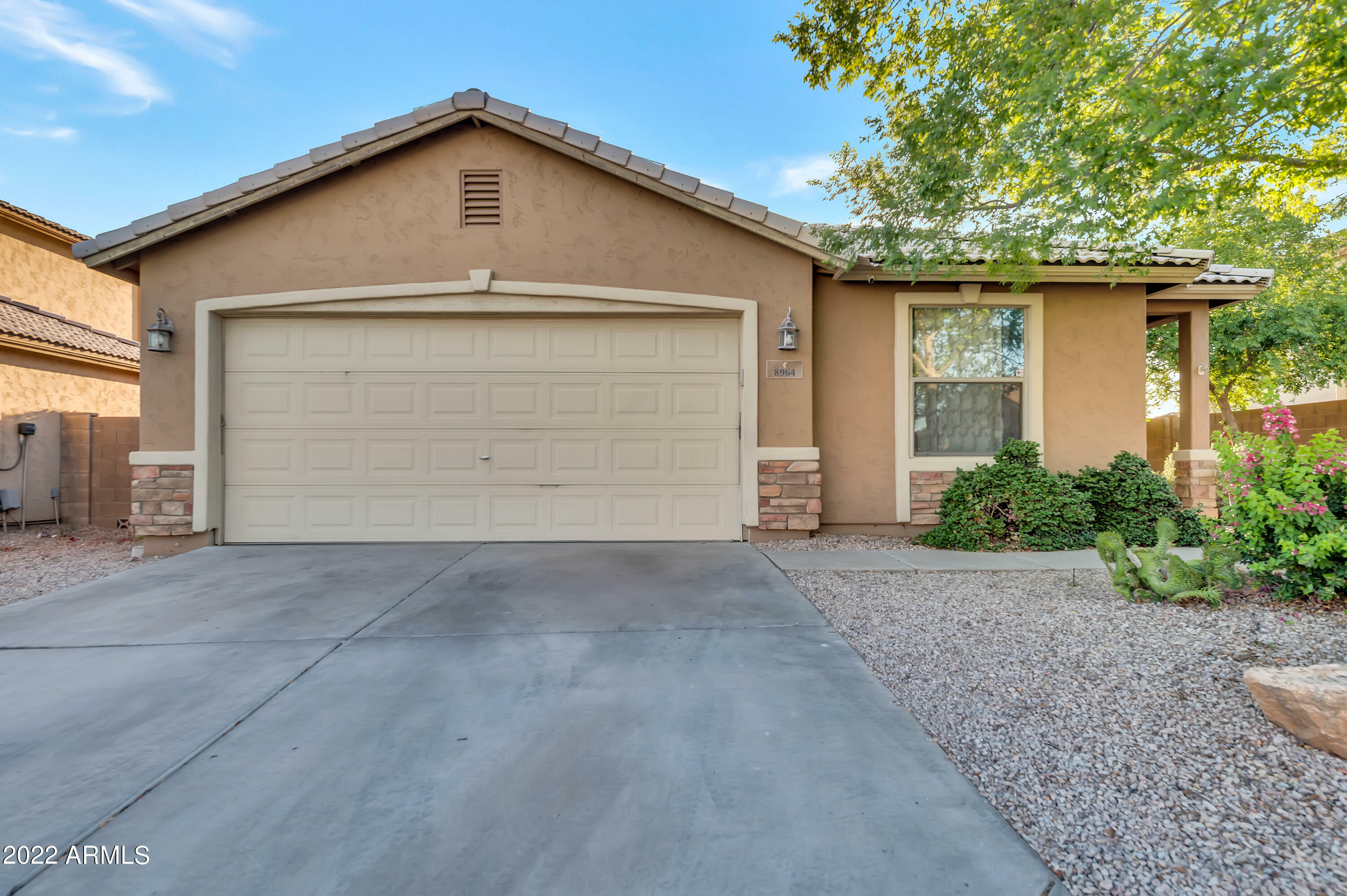 Property Photo: 8964 S Parkside Lane E AZ 85326