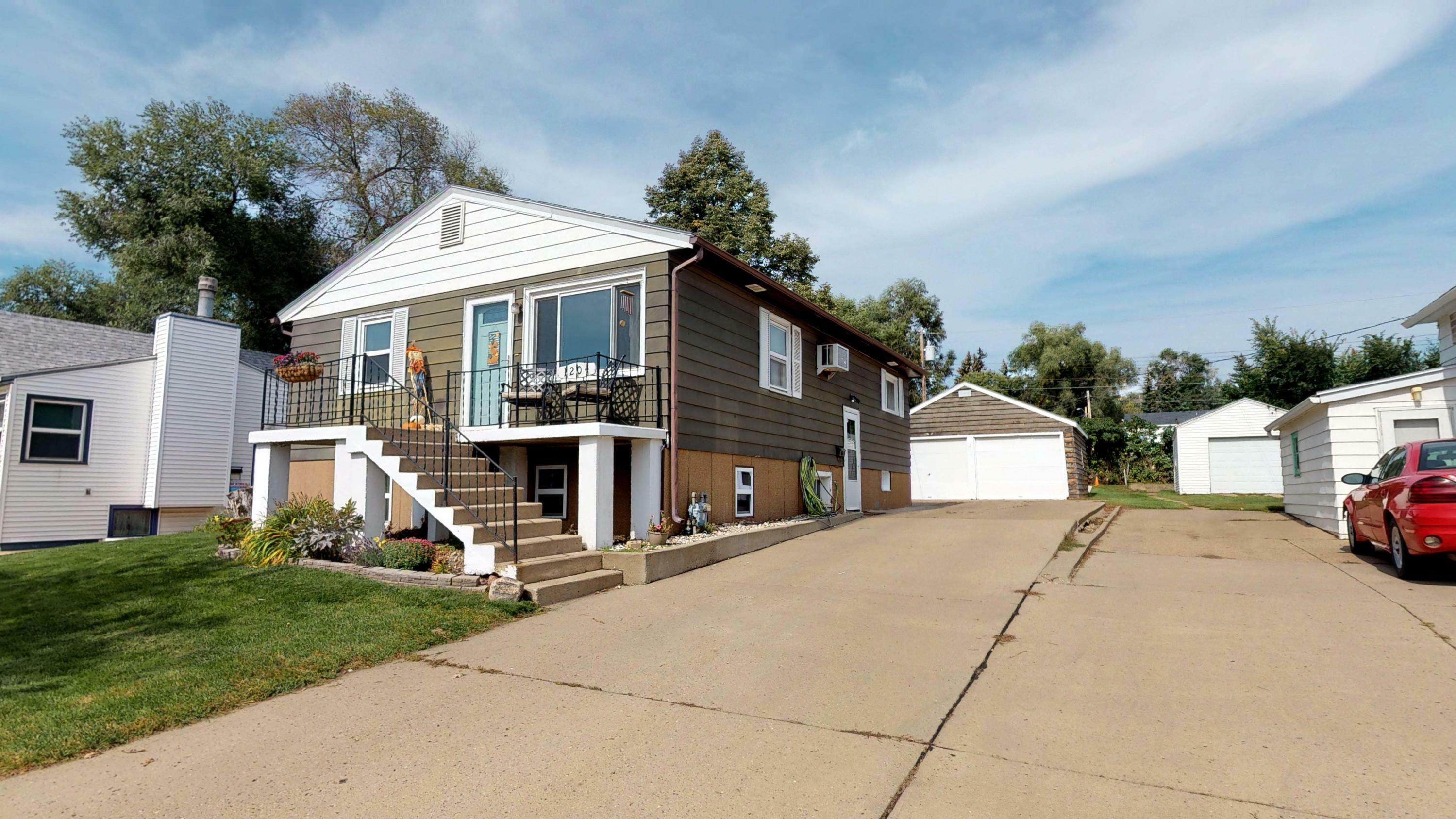 Property Photo:  1204 1st Street NE  ND 58554 