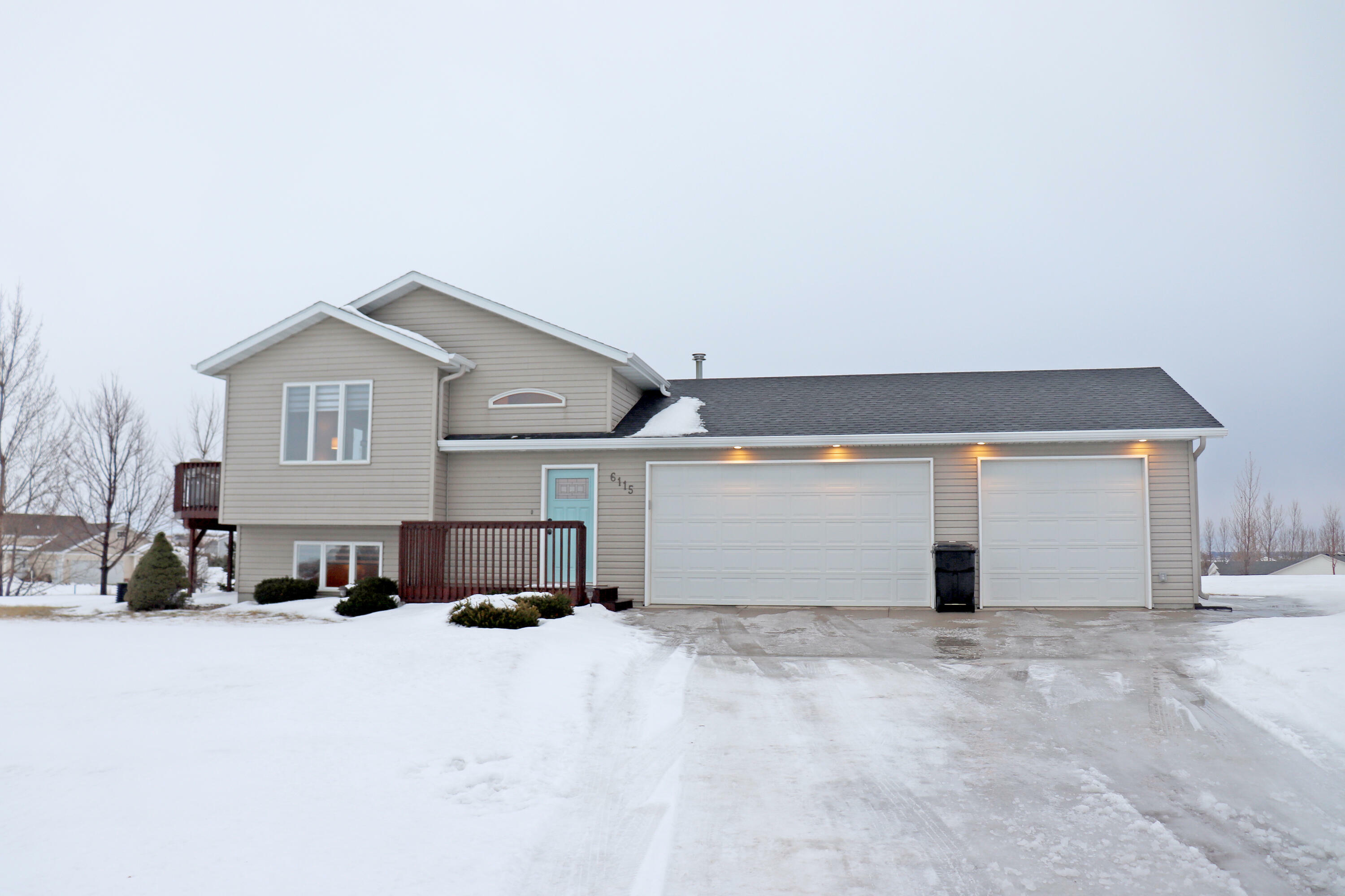 Property Photo:  6115 Ashton Circle  ND 58504 