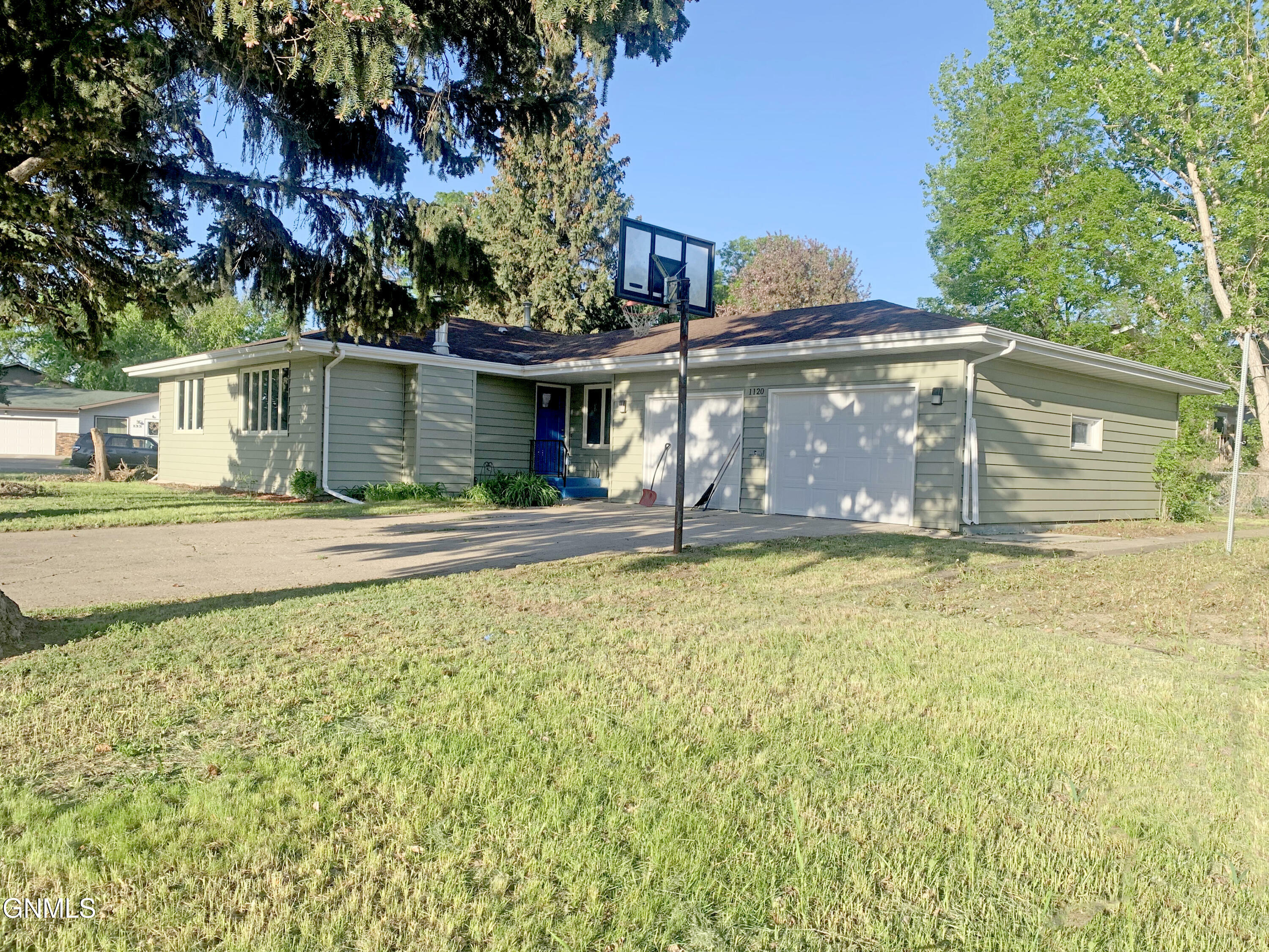 Property Photo:  1120 Laramie Drive  ND 58504 