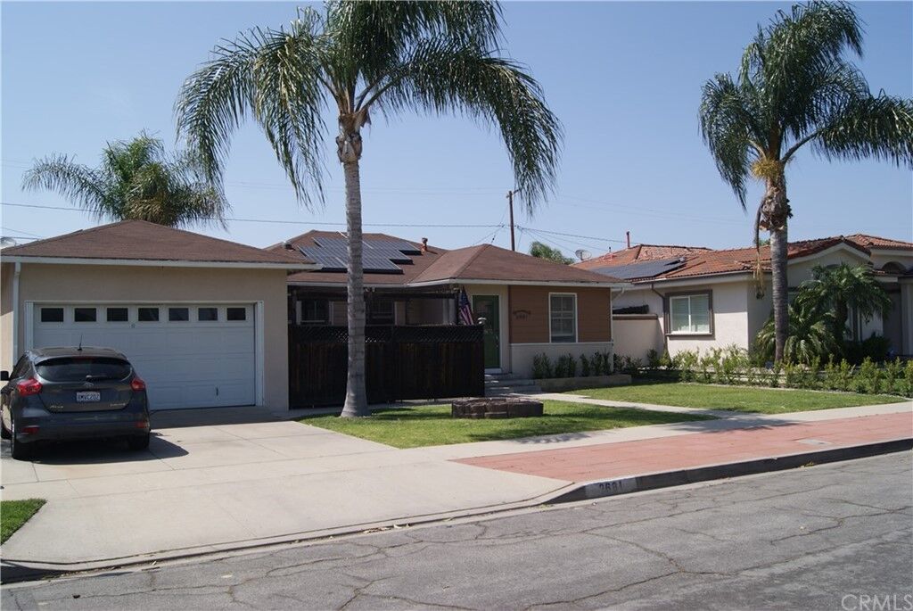 Property Photo:  2681 Stanbridge Avenue  CA 90815 