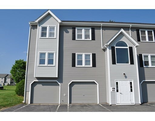 Property Photo: 84 Tennis Plaza Road 64 MA 01826