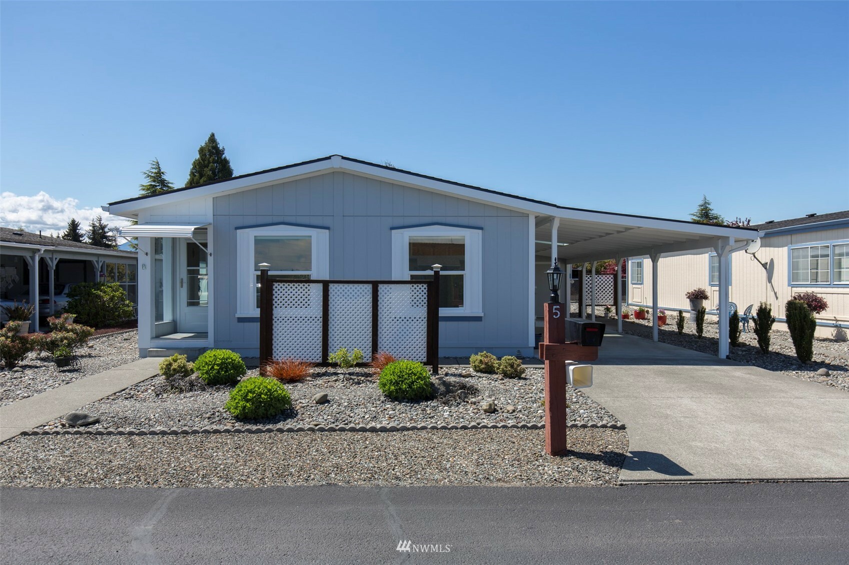 Property Photo: 325 N Fifth Avenue 5 WA 98382
