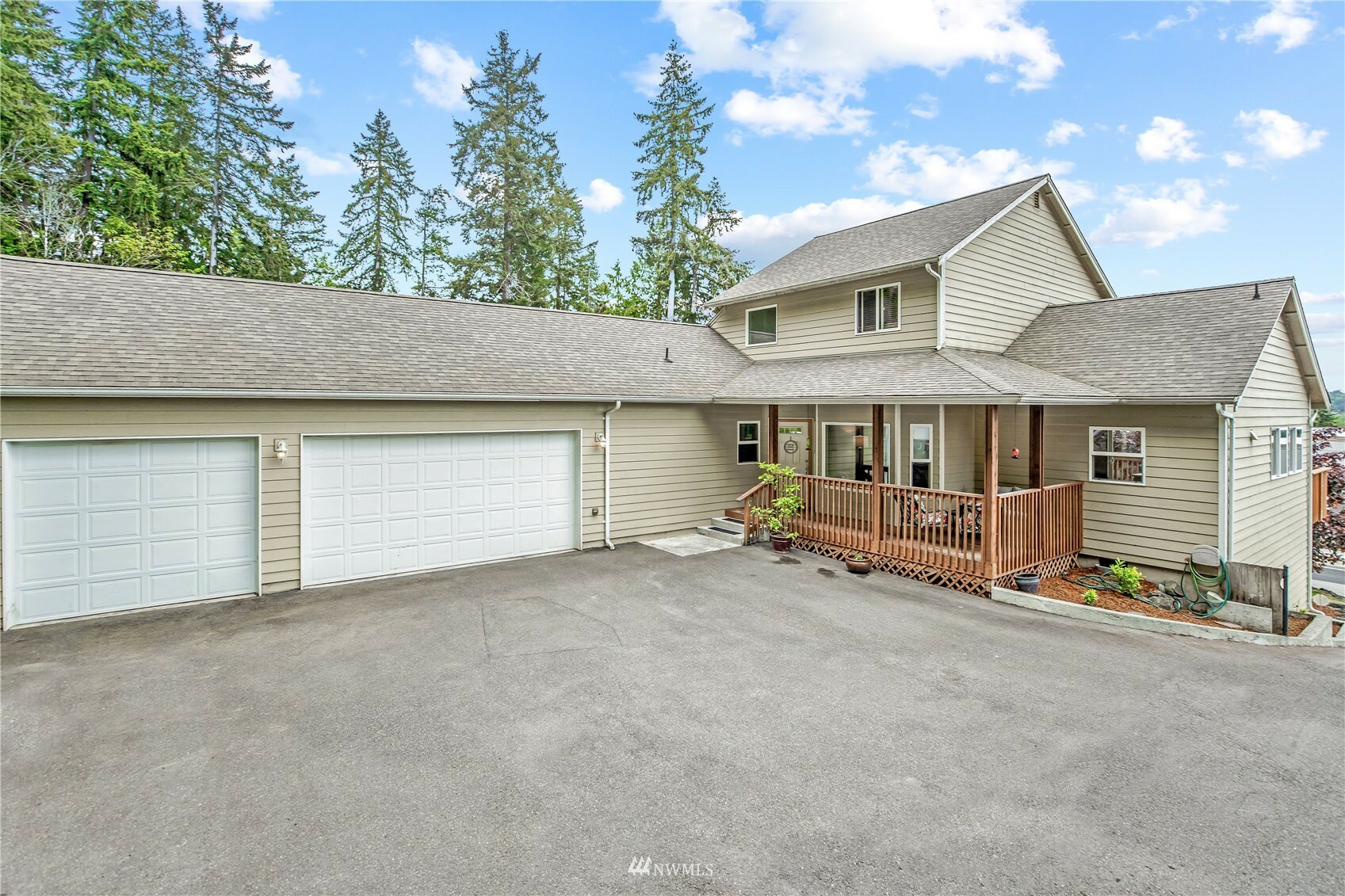 Property Photo:  1621 5th Street SE  WA 98372 