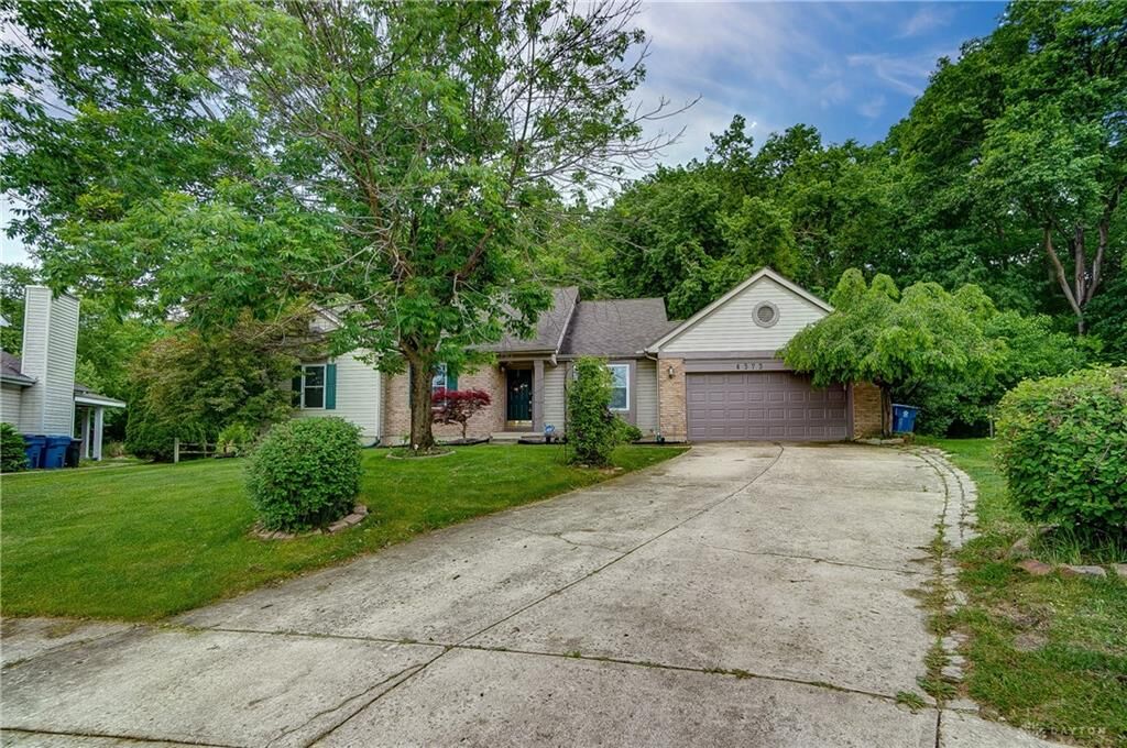 Property Photo: 6373 Curlwood Court OH 45424