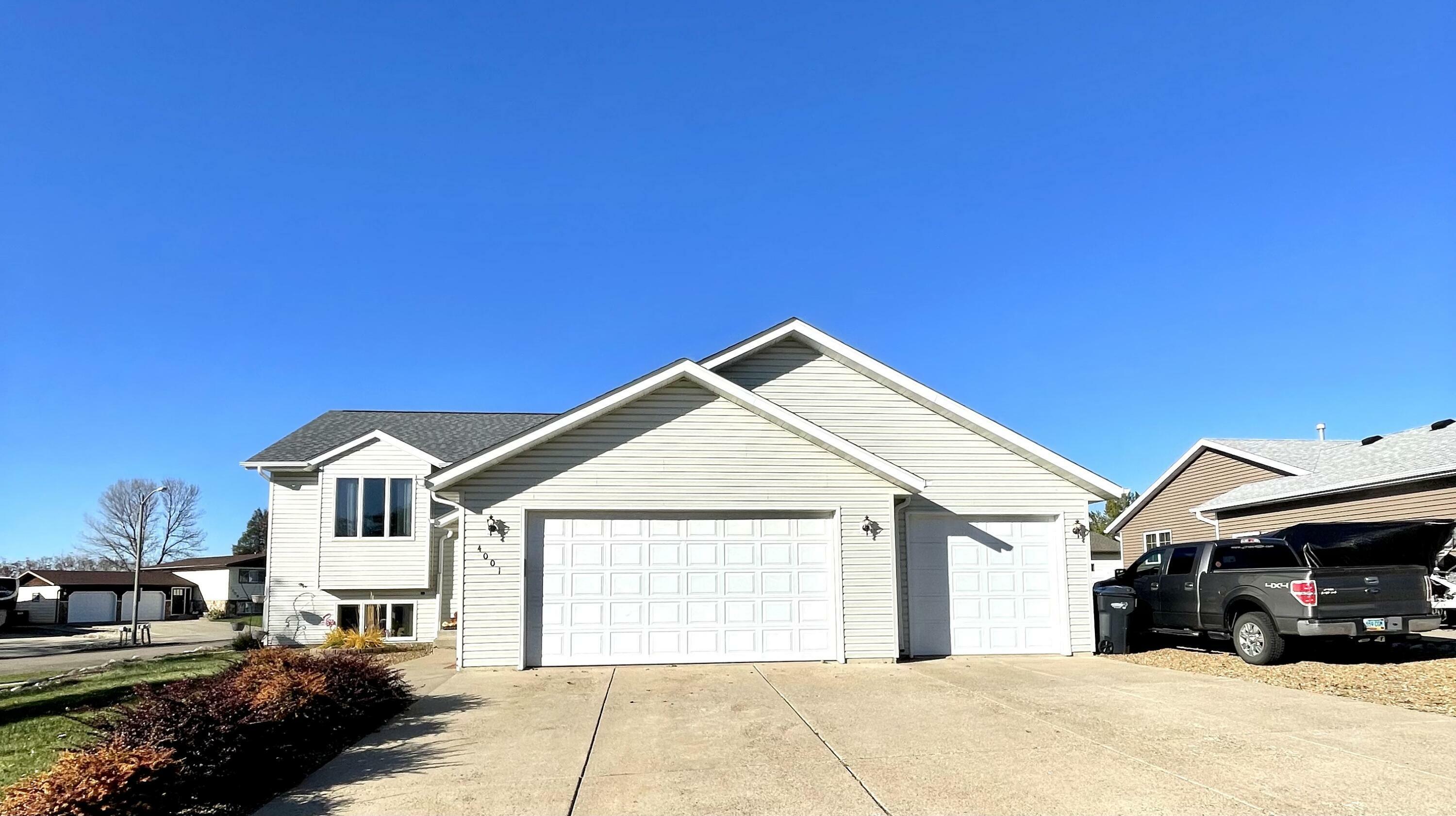 Property Photo:  4001 36th Avenue NW  ND 58554 