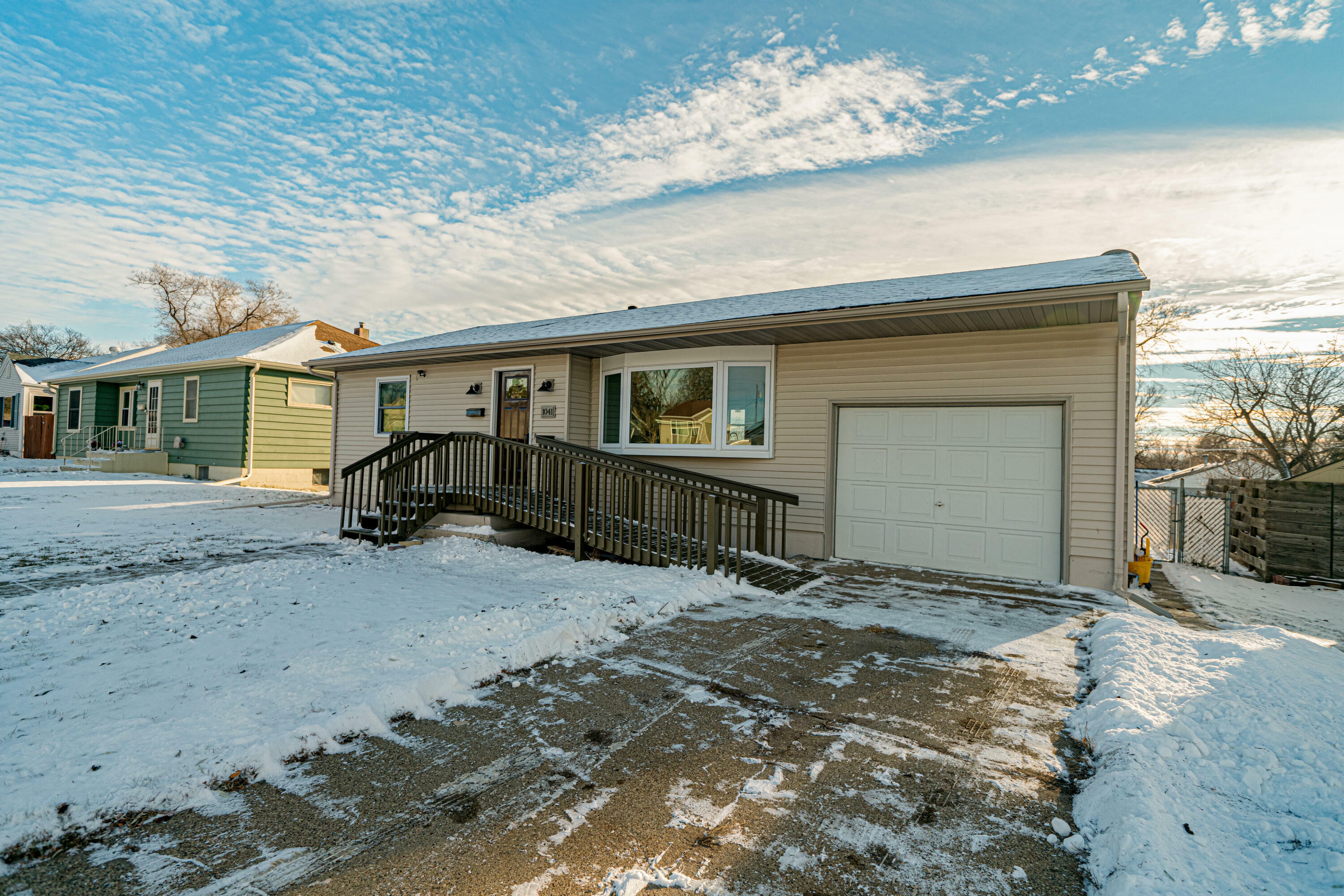 Property Photo:  1041 Riverview Avenue  ND 58501 