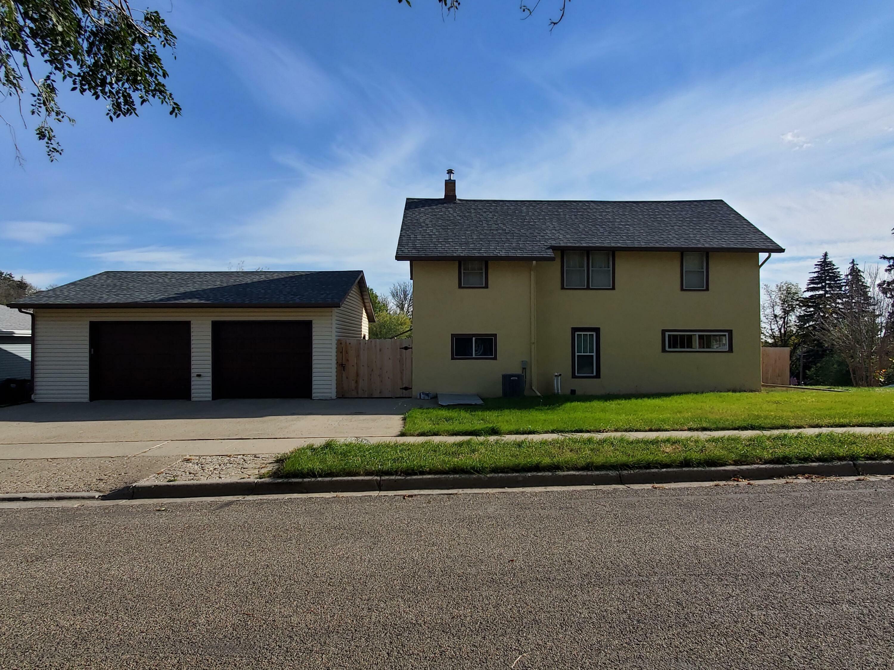 Property Photo:  710 3rd Street NW  ND 58554 