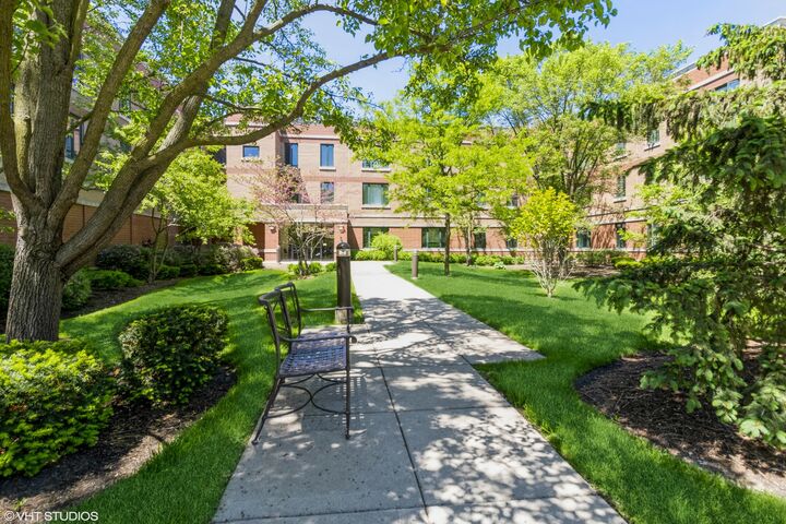 891 Central Avenue 206  Highland Park IL 60035 photo