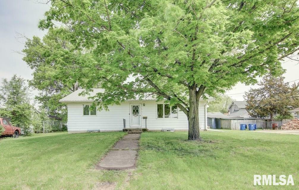 Property Photo:  2206 Market  IL 61285 