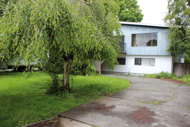 8815 Cook Crescent — photo 1