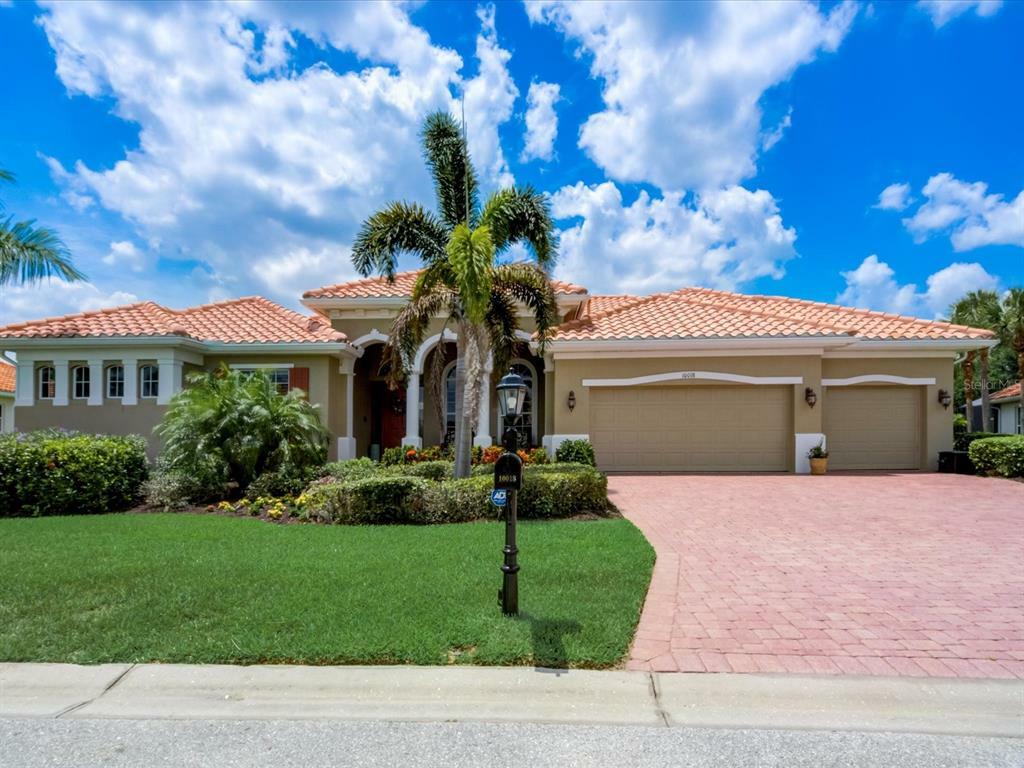 Property Photo:  10018 Day Lily Court  FL 34212 