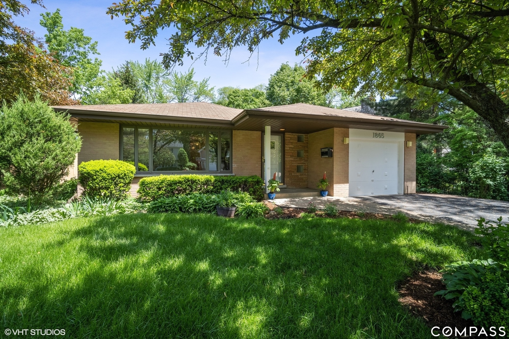 Property Photo:  1865 Bosworth Lane  IL 60093 