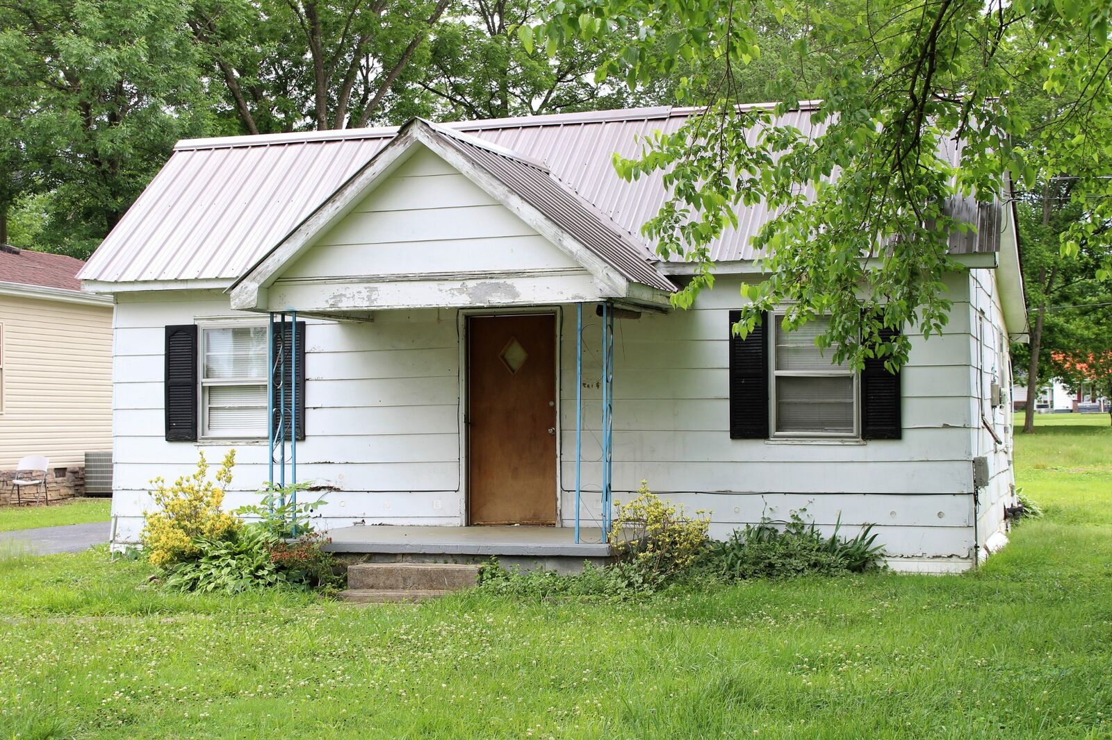 Property Photo: 311 E Grizzard St TN 37388