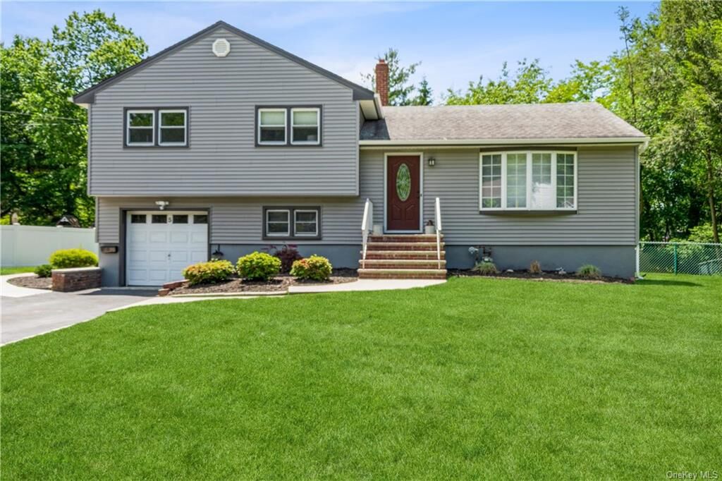 Property Photo:  5 Old Mill Lane  NY 10983 