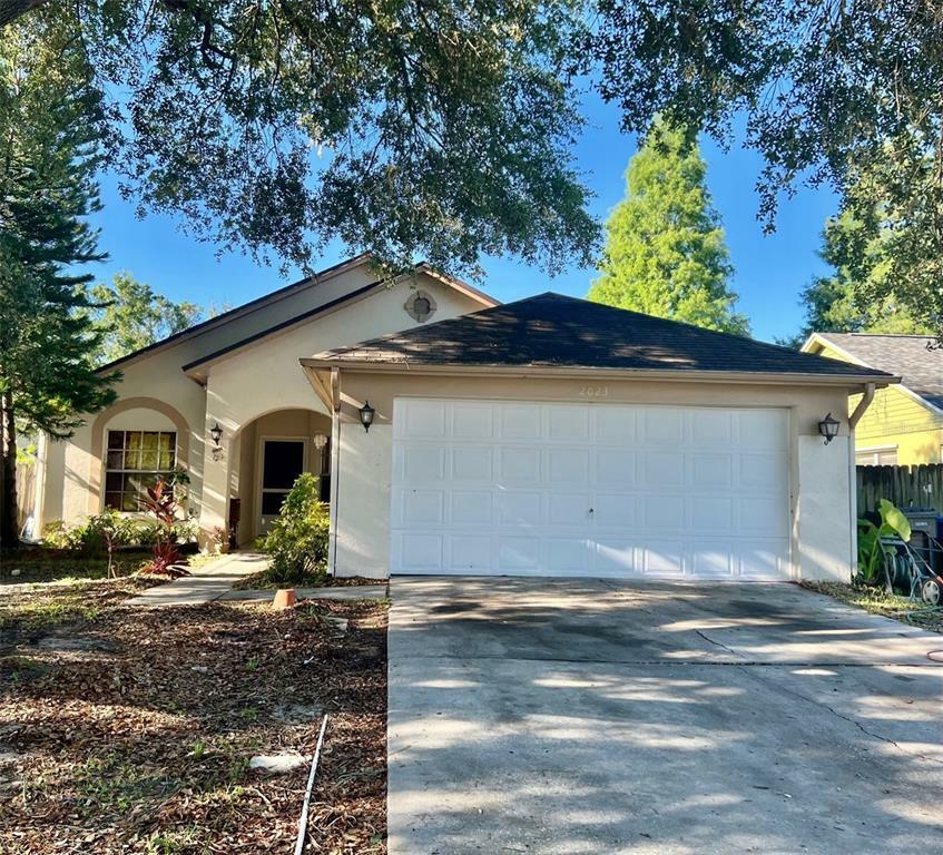 Property Photo:  2023 Sarah Louise Drive  FL 33510 