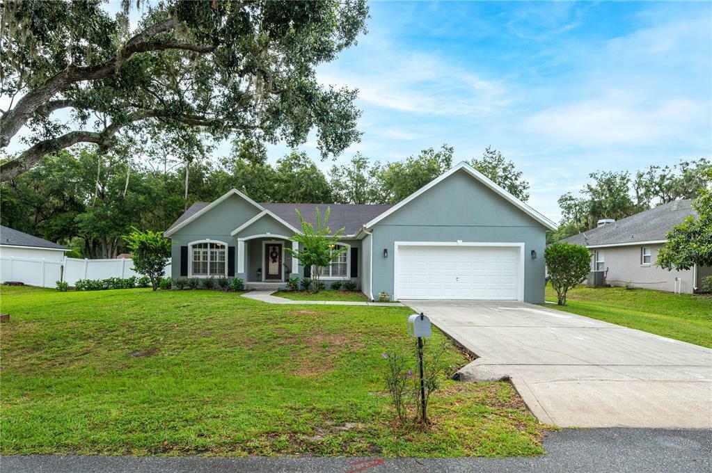 Property Photo:  5942 White Tail Loop  FL 33811 