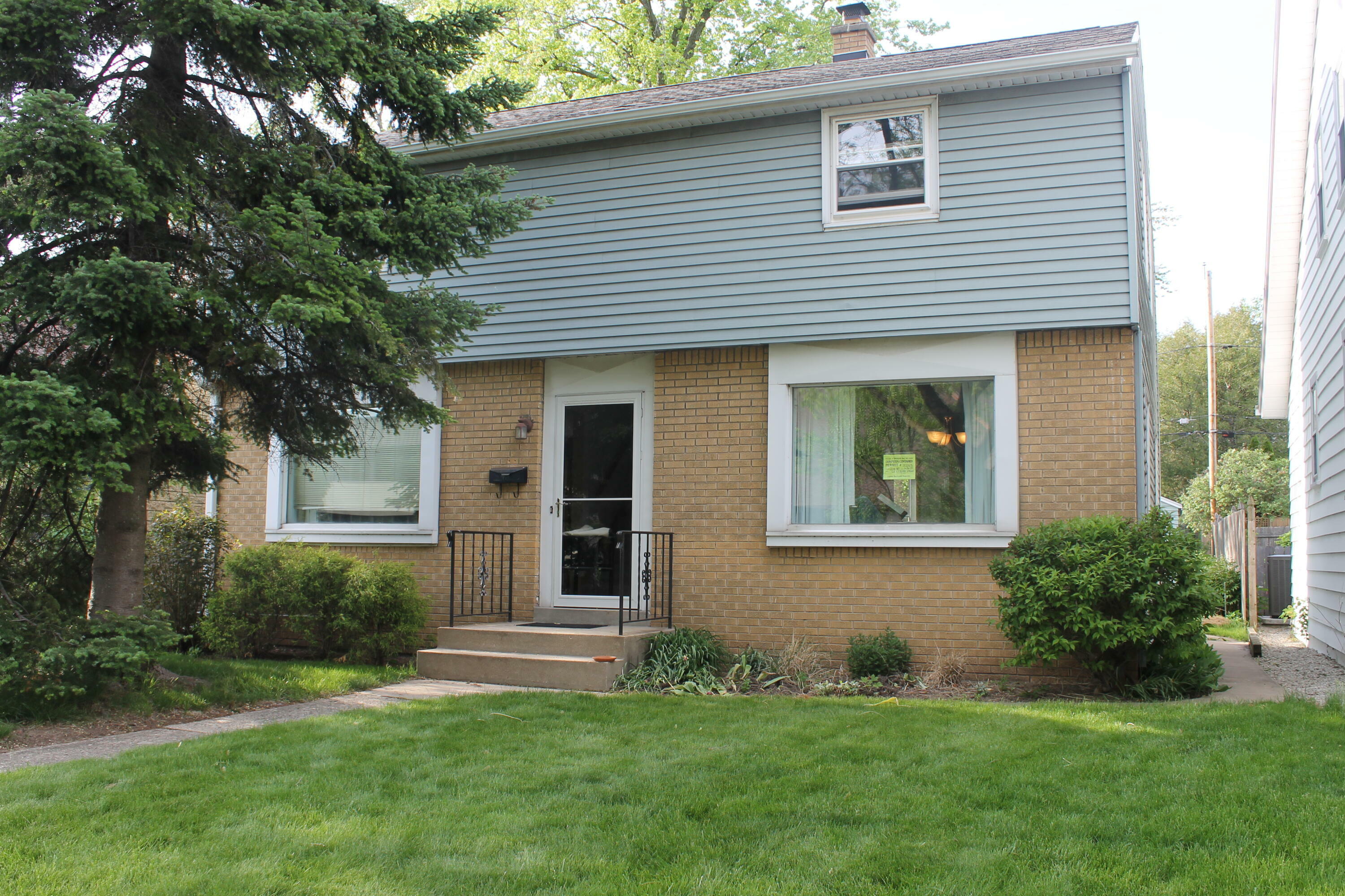 Property Photo:  820 E Silver Spring Dr  WI 53217 