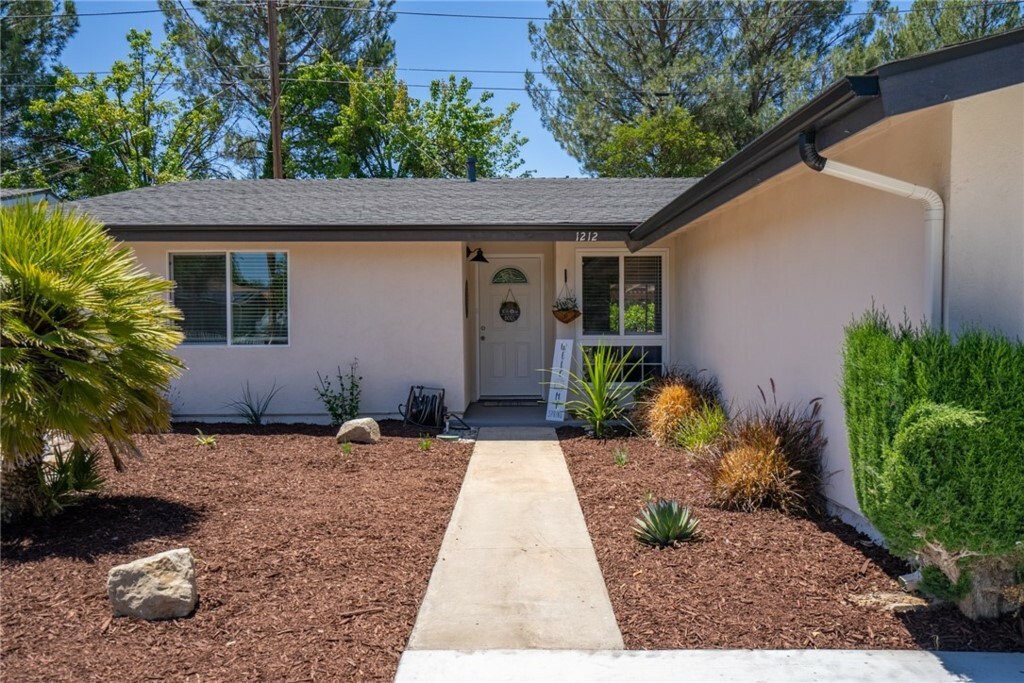 Property Photo:  1212 Lana Street  CA 93446 