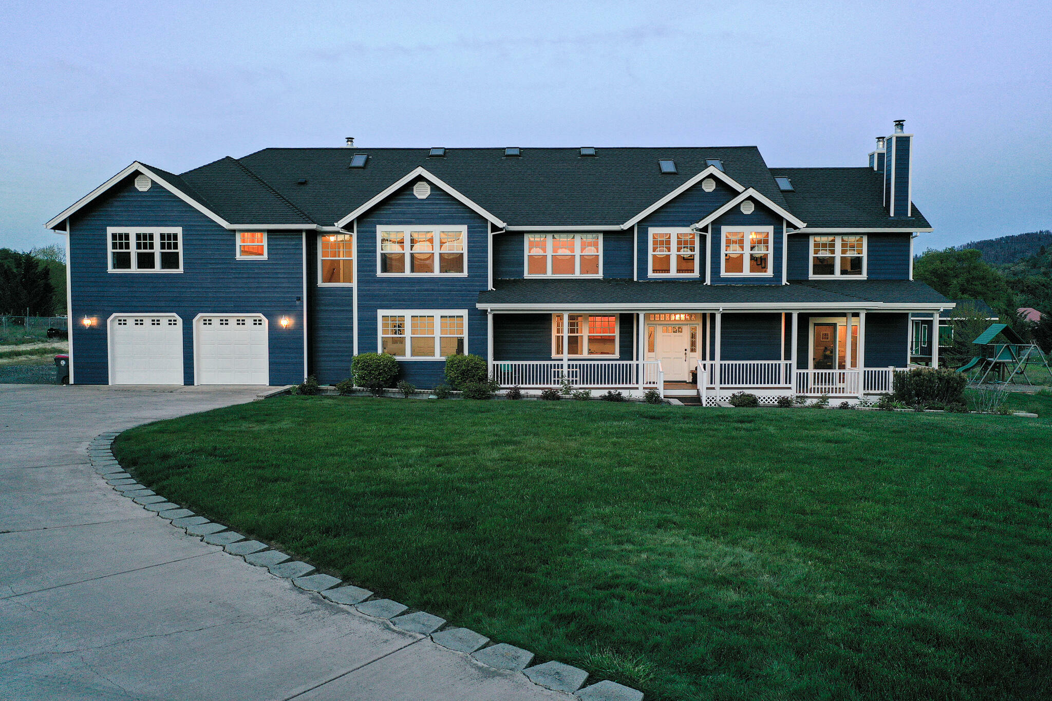 Property Photo: 6009 Dark Hollow Road OR 97501