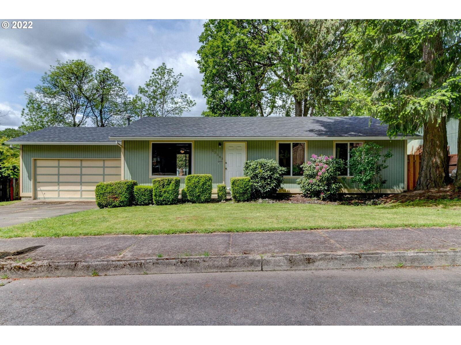 Property Photo:  13543 SW 64th Ave  OR 97219 