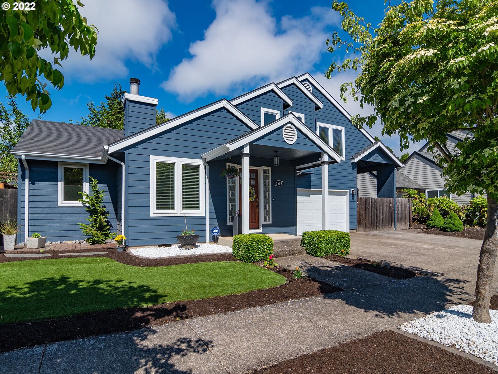 Property Photo:  1652 Kings North St  OR 97401 