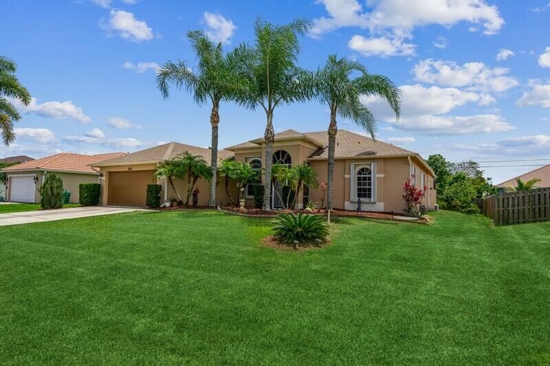 Property Photo:  1038 SW Fisherman Avenue  FL 34953 