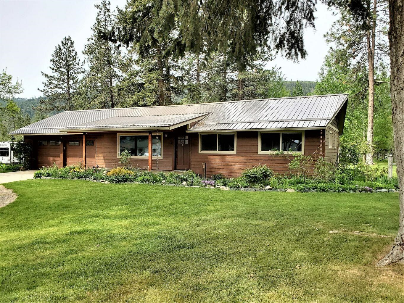 Property Photo:  763 Adam Sherry Rd  WA 99114 