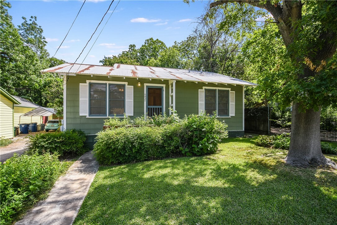 Property Photo:  602 E 47th Street  TX 78751 